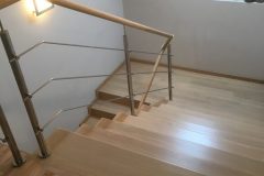 Renowacja schodów dębowych i barierek, wybielanie BONA WHITE i wykończone BONA TRAFFIC HD PÓŁMAT